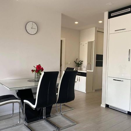 מאקרסקה Modern Apartments With Garage מראה חיצוני תמונה