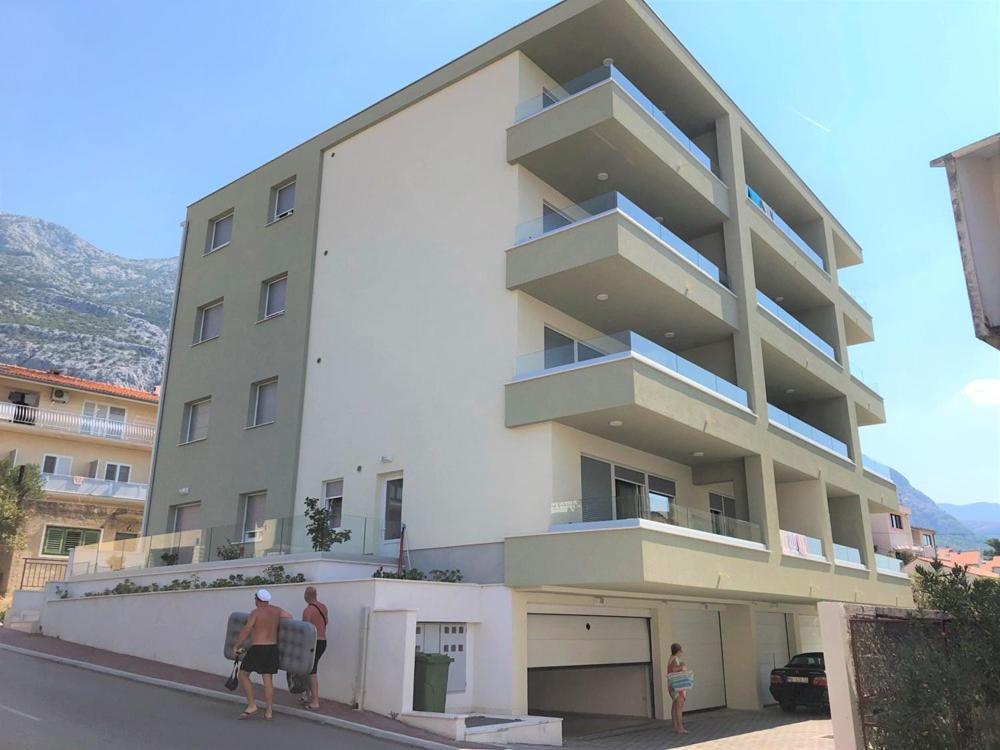 מאקרסקה Modern Apartments With Garage מראה חיצוני תמונה