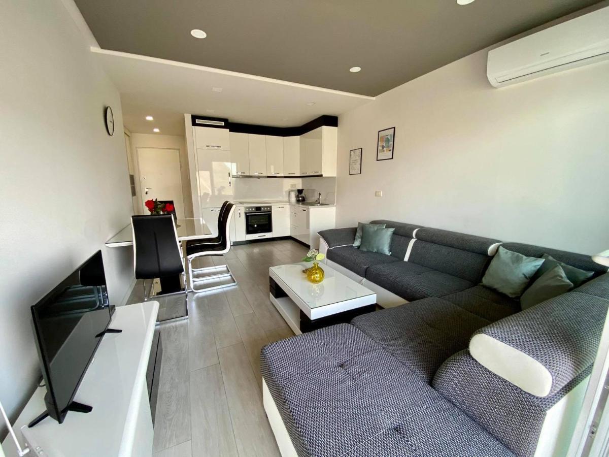 מאקרסקה Modern Apartments With Garage מראה חיצוני תמונה