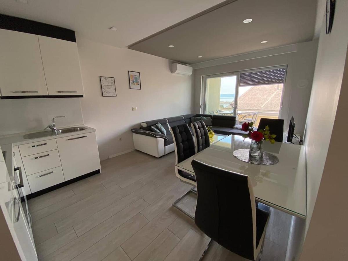 מאקרסקה Modern Apartments With Garage מראה חיצוני תמונה