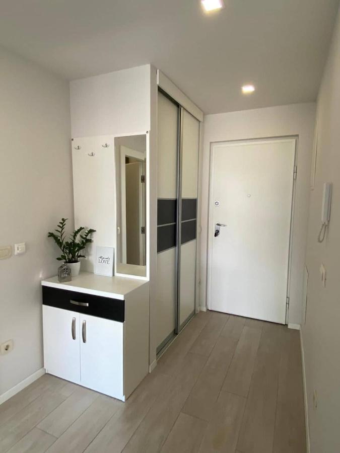 מאקרסקה Modern Apartments With Garage מראה חיצוני תמונה