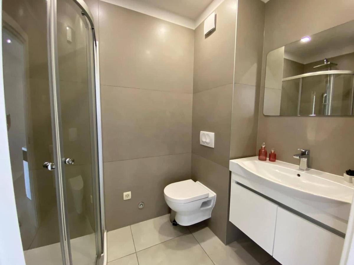 מאקרסקה Modern Apartments With Garage מראה חיצוני תמונה